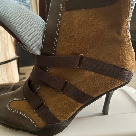 Dollhouse Size 10 Shoe Bootie - Picture 9 of 9